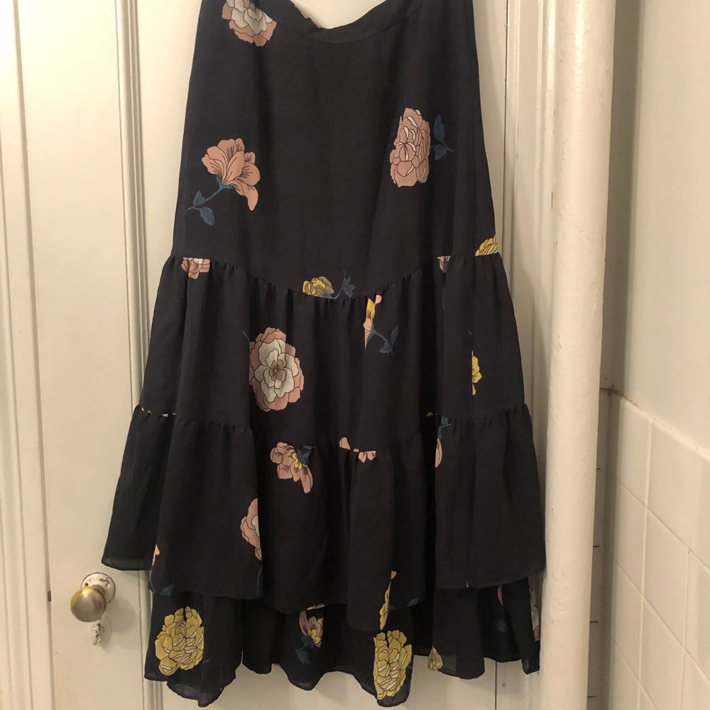 NWOT Loft Navy Floral Ruffled Midi Skirt Size 4
